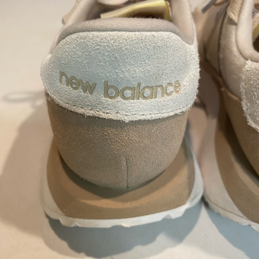 NEW BALANCE NB 237 Womens Sz 7 Beige White Athletic Textured Shoes Sneakers EUC - Picture 4 of 16